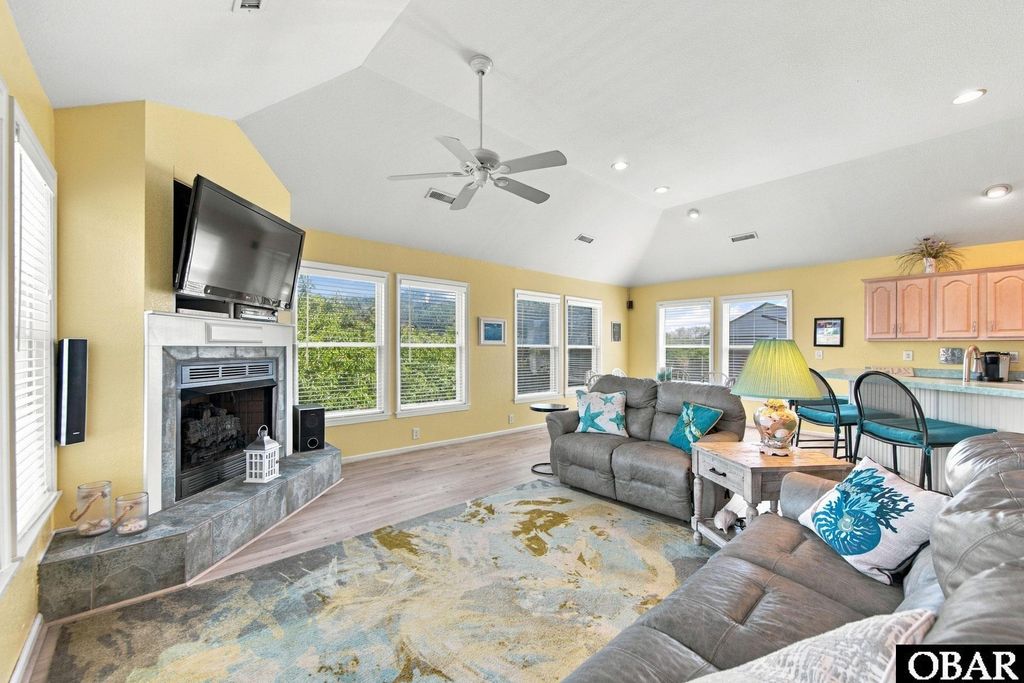 Image 6 of property listing at 107 Mallard Drive, Duck, NC 27949