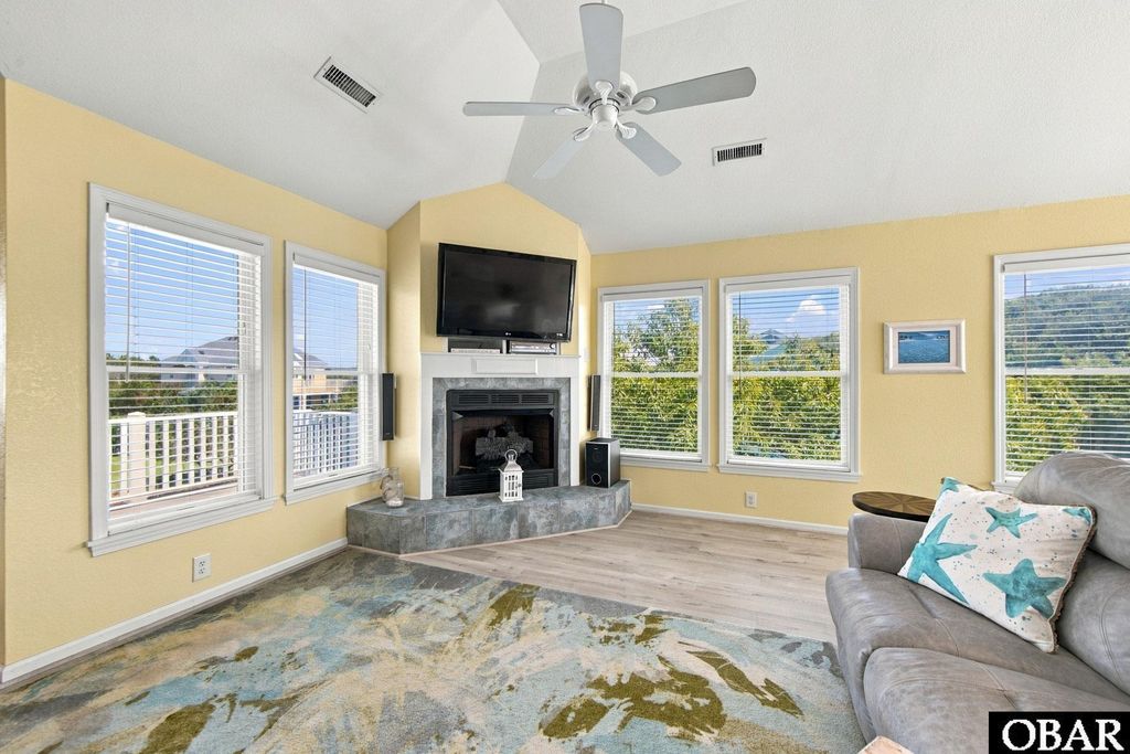 Image 7 of property listing at 107 Mallard Drive, Duck, NC 27949