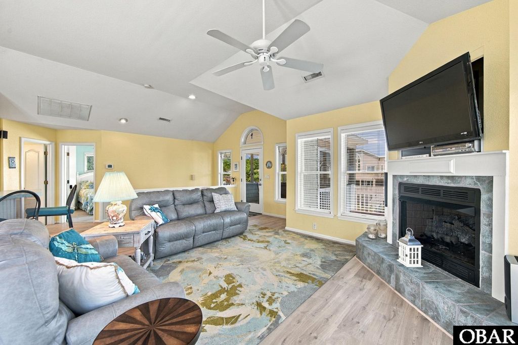 Image 10 of property listing at 107 Mallard Drive, Duck, NC 27949