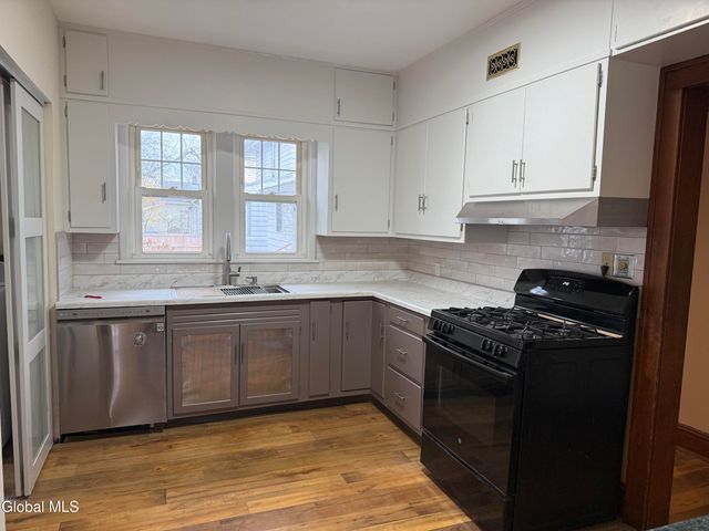 23 Rose Court, Albany, NY 12209