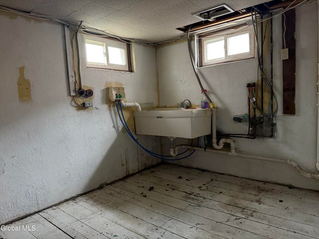 23 Rose Court, Albany, NY 12209