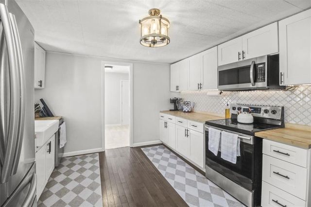 1215 BERRY Road, Independence, MO 64057