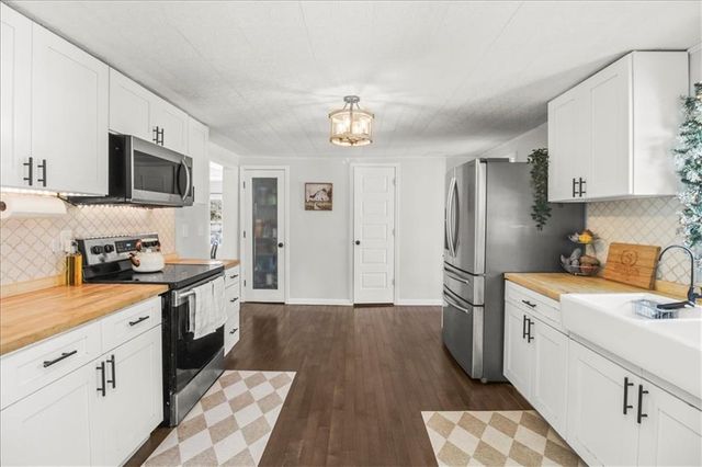 1215 BERRY Road, Independence, MO 64057