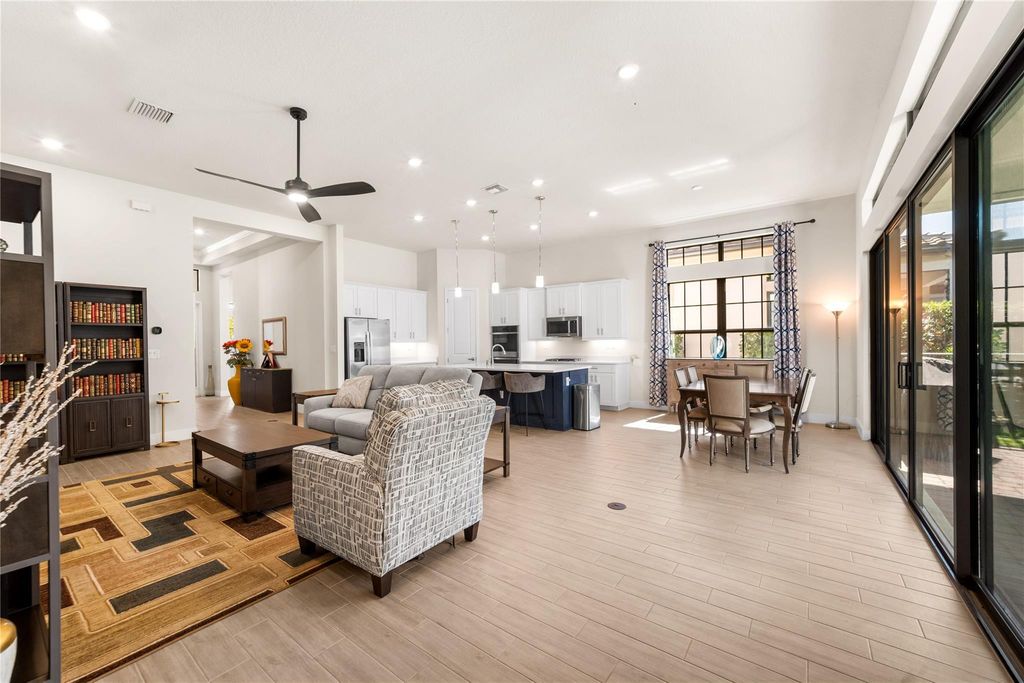 Image 14 of property listing at 8159 Liberty Way, Parkland, FL 33067