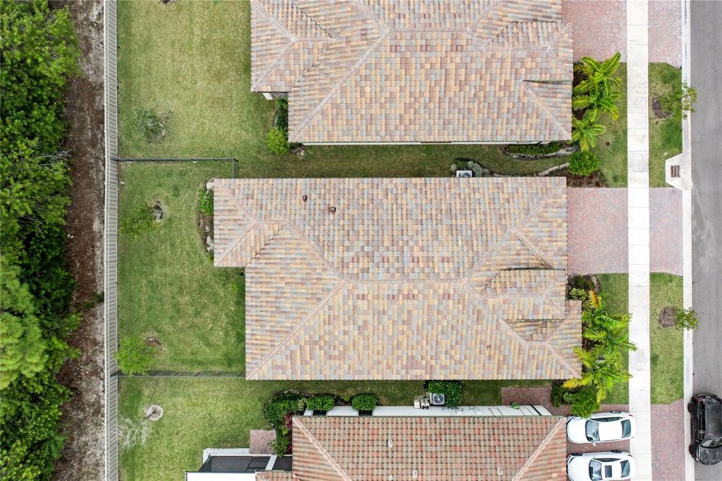 Image 6 of property listing at 8159 Liberty Way, Parkland, FL 33067