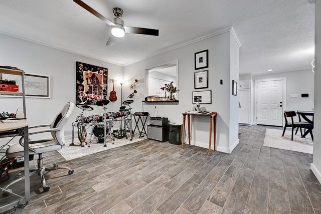 11133 Pinehurst DR C, Austin, TX 78747