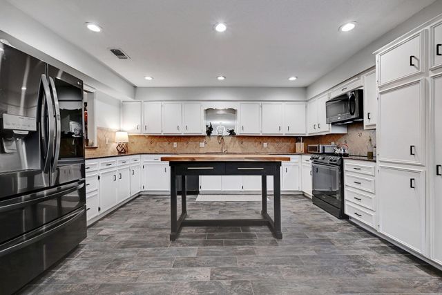 11133 Pinehurst DR C, Austin, TX 78747