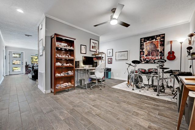 11133 Pinehurst DR C, Austin, TX 78747