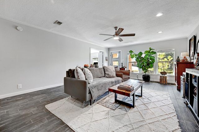 11133 Pinehurst DR C, Austin, TX 78747