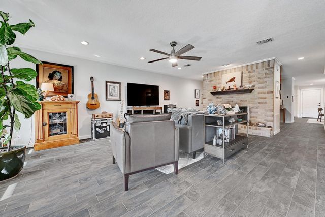 11133 Pinehurst DR C, Austin, TX 78747