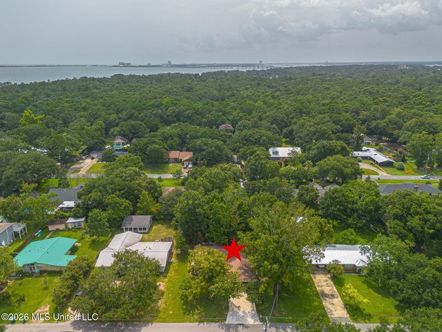 273 Holcomb Boulevard, Ocean Springs, MS 39564