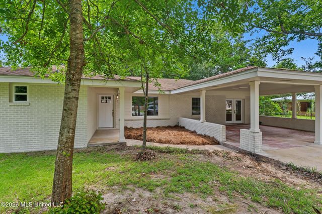 273 Holcomb Boulevard, Ocean Springs, MS 39564