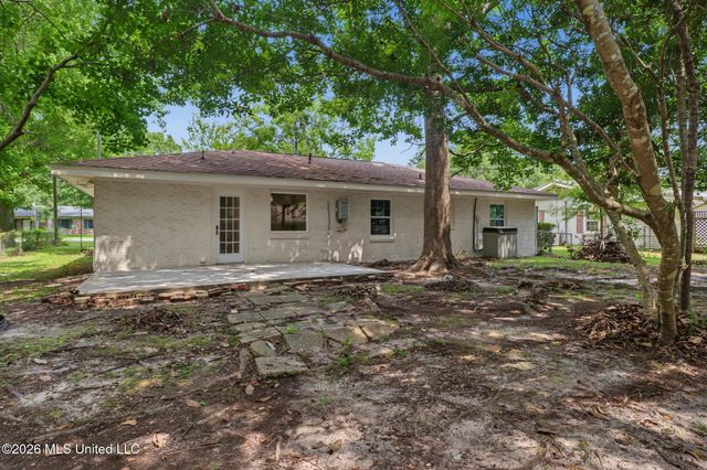 273 Holcomb Boulevard, Ocean Springs, MS 39564