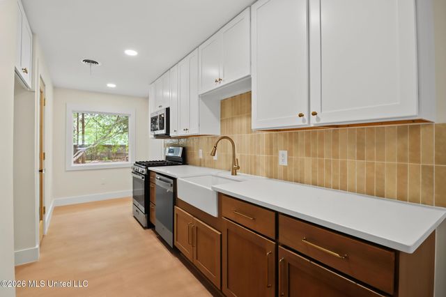 273 Holcomb Boulevard, Ocean Springs, MS 39564