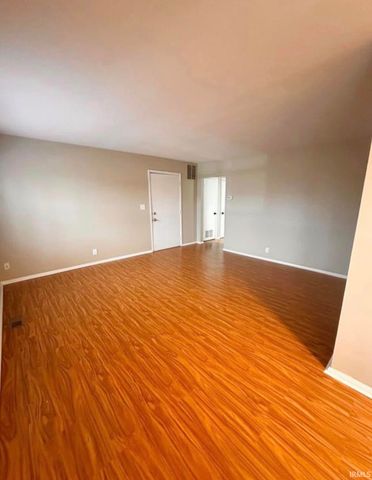 706 Village Lane, Newburgh, IN 47630