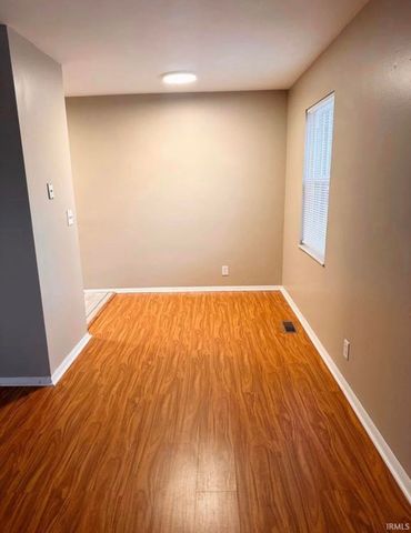 706 Village Lane, Newburgh, IN 47630