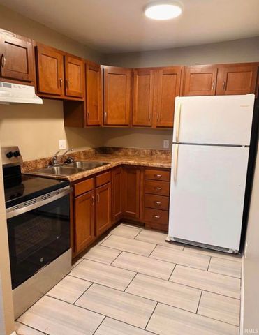706 Village Lane, Newburgh, IN 47630