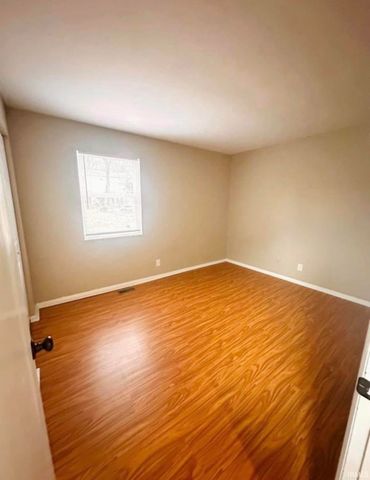 706 Village Lane, Newburgh, IN 47630