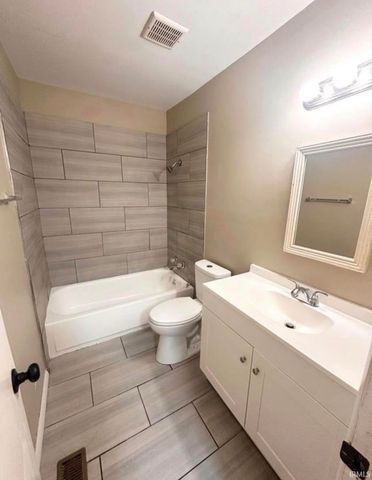 706 Village Lane, Newburgh, IN 47630