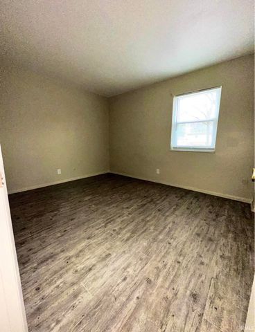 706 Village Lane, Newburgh, IN 47630