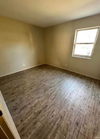 706 Village Lane, Newburgh, IN 47630