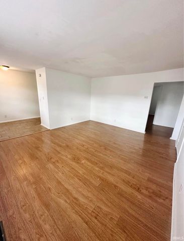 706 Village Lane, Newburgh, IN 47630