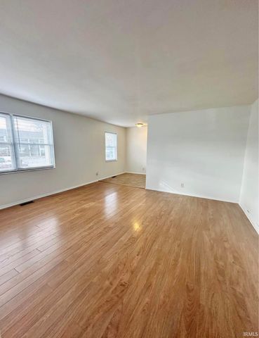 706 Village Lane, Newburgh, IN 47630