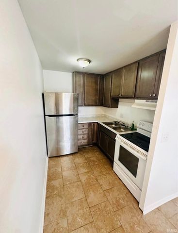 706 Village Lane, Newburgh, IN 47630