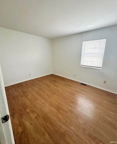706 Village Lane, Newburgh, IN 47630