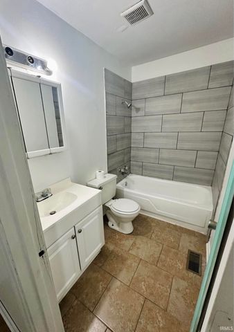706 Village Lane, Newburgh, IN 47630