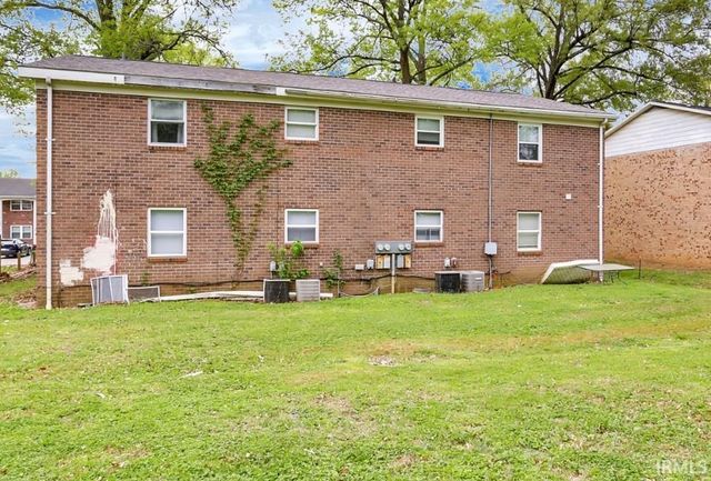 706 Village Lane, Newburgh, IN 47630