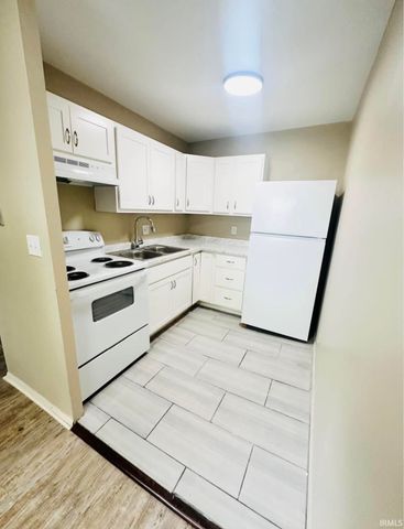 706 Village Lane, Newburgh, IN 47630