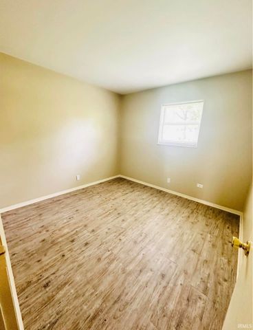 706 Village Lane, Newburgh, IN 47630
