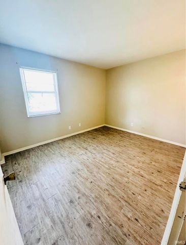 706 Village Lane, Newburgh, IN 47630