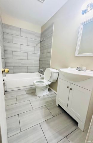 706 Village Lane, Newburgh, IN 47630