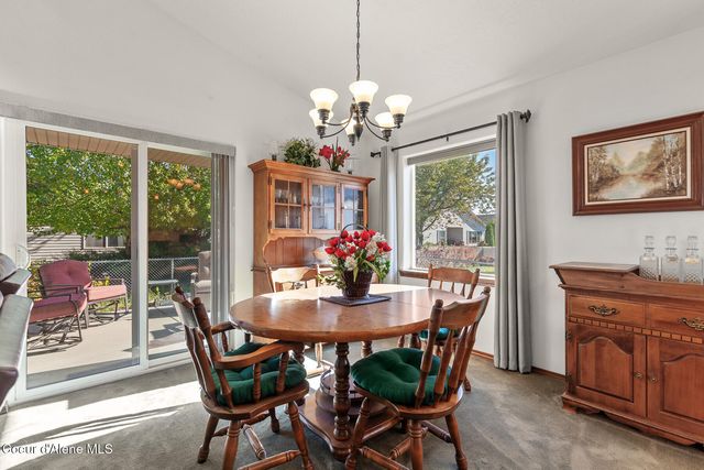 8658 N Indywood Dr, Hayden, ID 83835