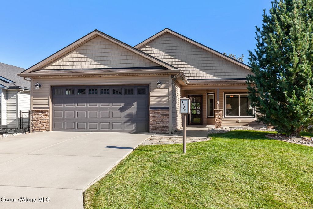 8658 N Indywood Dr, Hayden, ID 83835