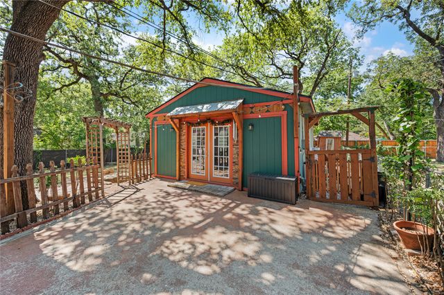 2334 Lotus Avenue, Fort Worth, TX 76111