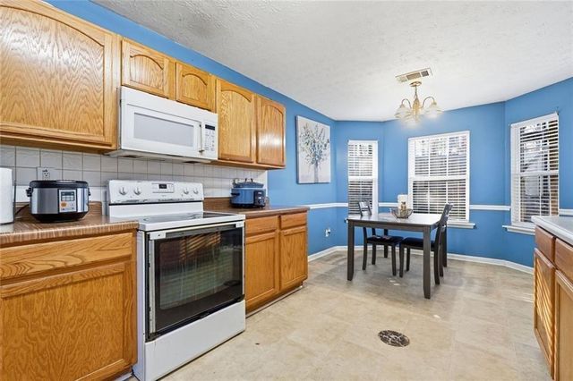 1394 Stephens Pond View, Loganville, GA 30052