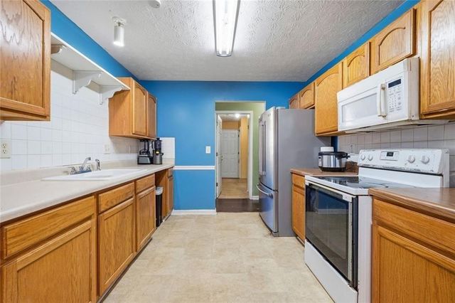 1394 Stephens Pond View, Loganville, GA 30052