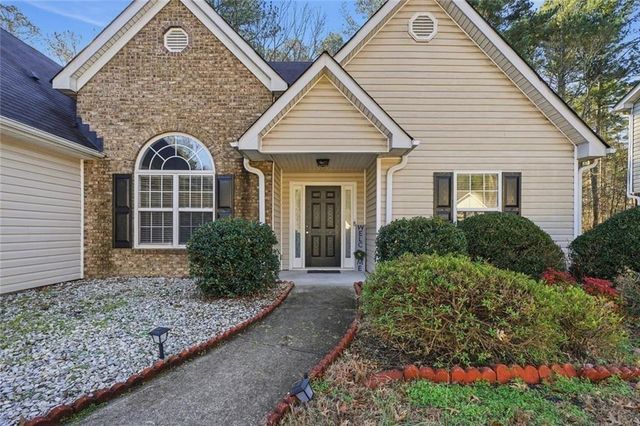 1394 Stephens Pond View, Loganville, GA 30052