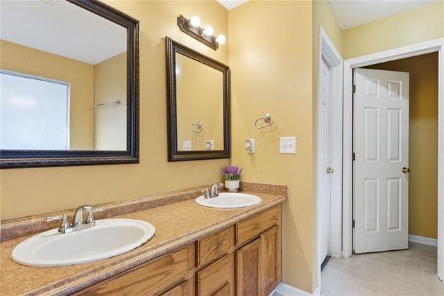 1394 Stephens Pond View, Loganville, GA 30052