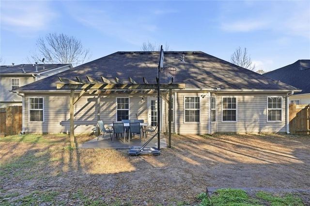 1394 Stephens Pond View, Loganville, GA 30052