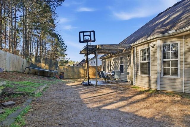 1394 Stephens Pond View, Loganville, GA 30052