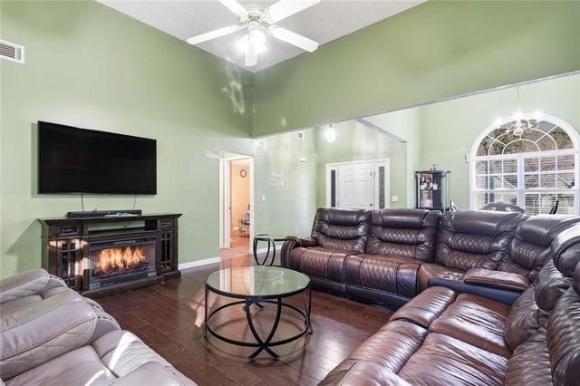 1394 Stephens Pond View, Loganville, GA 30052