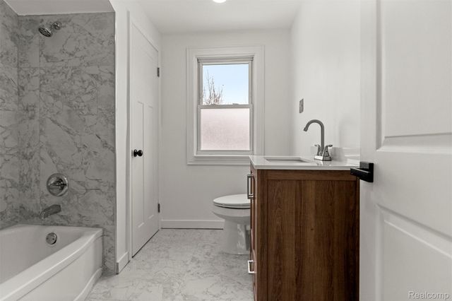 23752 Hollander Street, Dearborn, MI 48128