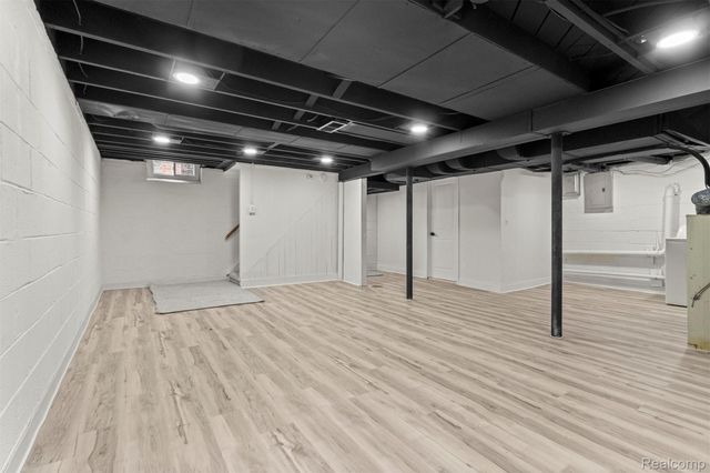 23752 Hollander Street, Dearborn, MI 48128