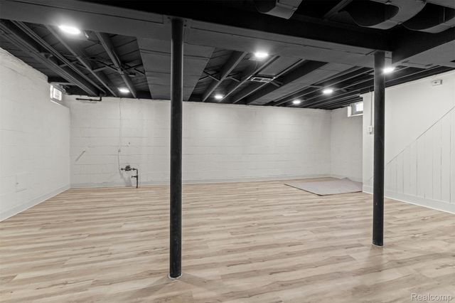 23752 Hollander Street, Dearborn, MI 48128