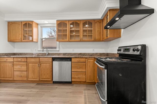 23752 Hollander Street, Dearborn, MI 48128