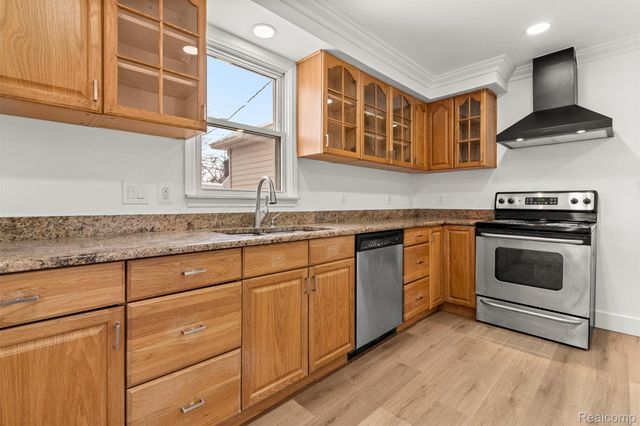 23752 Hollander Street, Dearborn, MI 48128